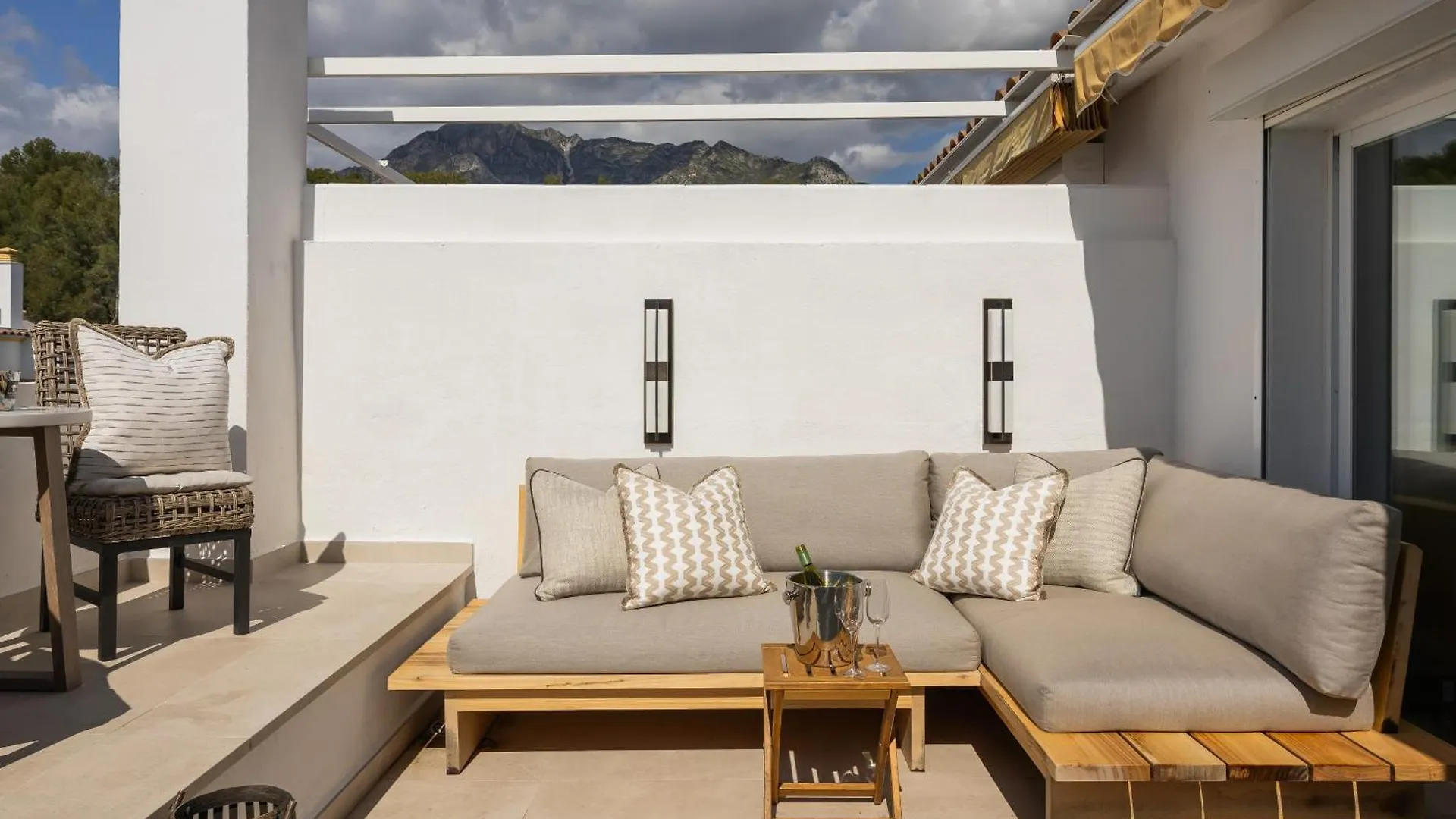 Sea View And Sunny Rooftop In Marbella, Remodeled 2025